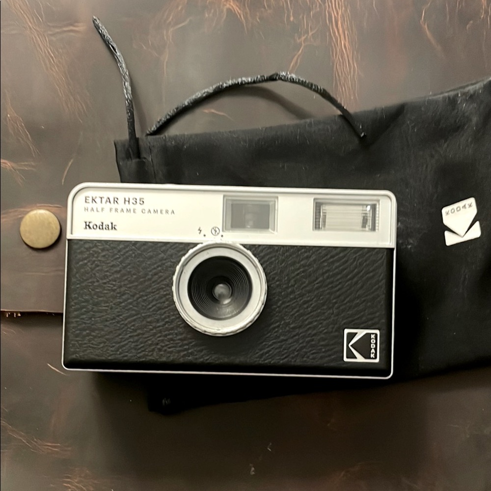 Kodak Ektar H35 Half Frame Camera - Black